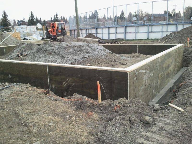 Thermapan Frost Wall panels used in constructions of a skate shack at an outdoor rink in Calgary